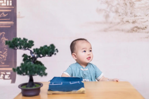 青岛宝宝腿纹不对称怎么办